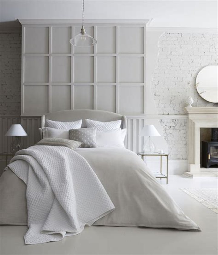 Can you mix white and cream bedding?