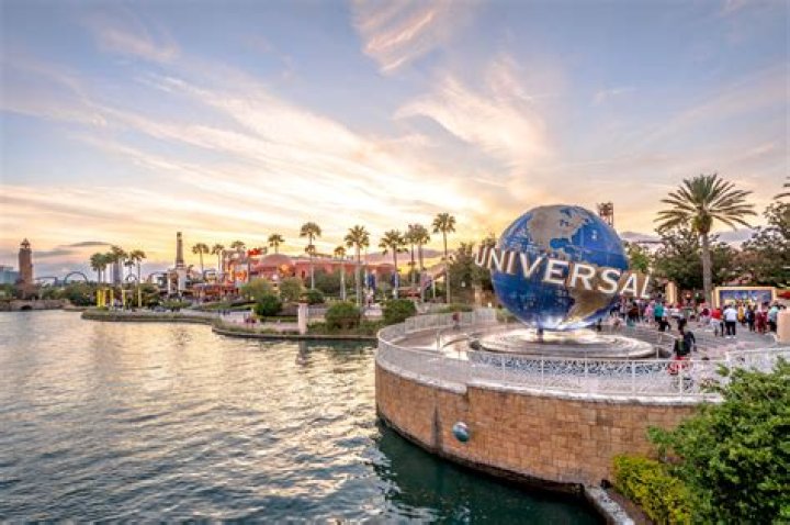 ¿Cuántas personas caben en Universal Studios?