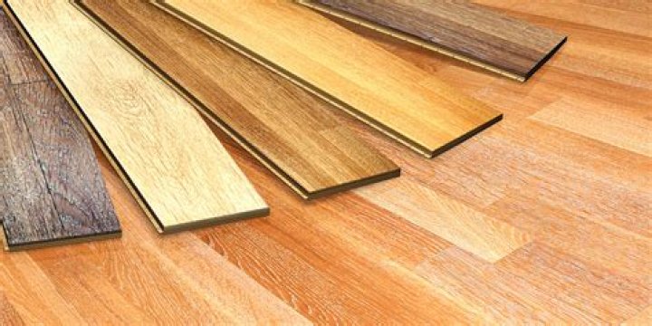 ¿Cuánto cuesta el paquete de piso laminado?