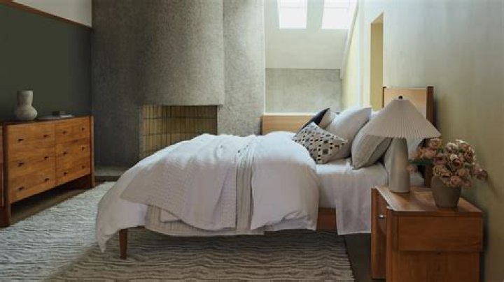 Do designers get discounts at West Elm?