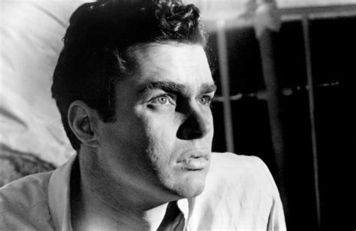 Does Richard Beymer sing?