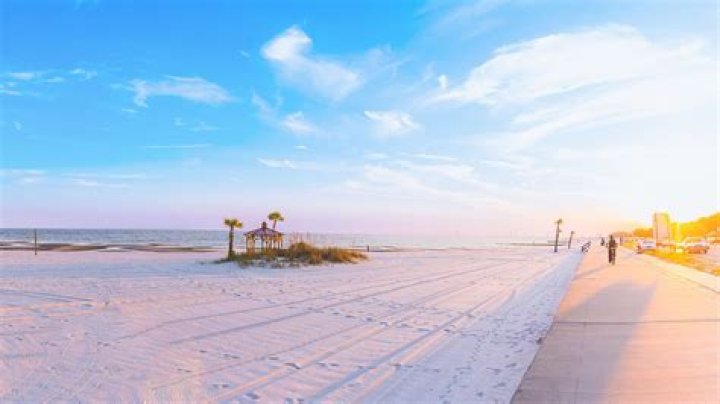 How far is Pascagoula MS from Biloxi MS?