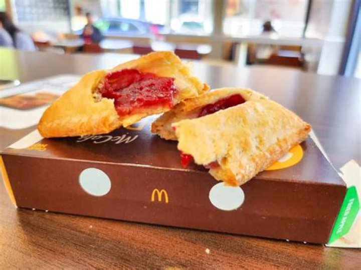 How many carbs are in McDonald's strawberry cream pie?