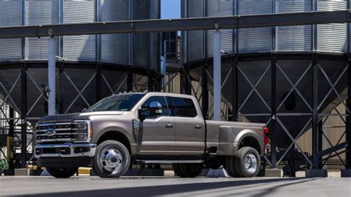 How much can a 2009 Ford f250 Super Duty tow?