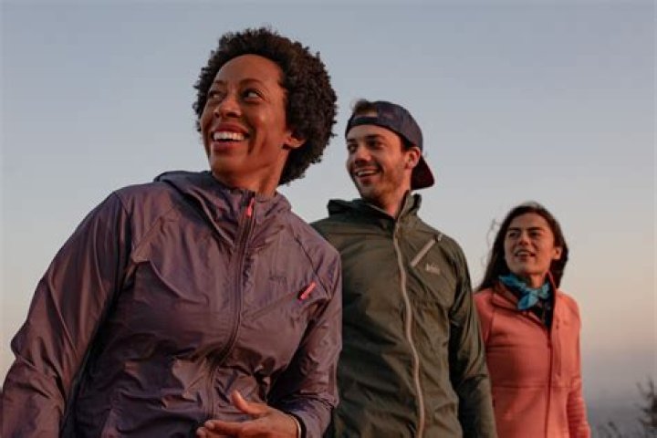 What's the difference between REI and REI outlet?