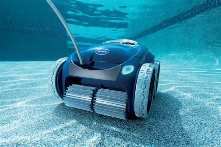 What are the different types of pool cleaners?
