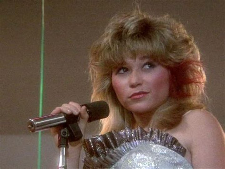 Who is the female singer in better off dead?